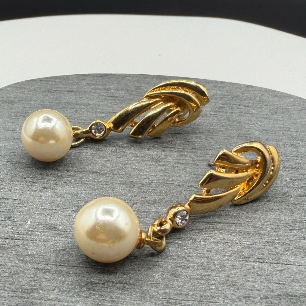 Gold Tone Faux Pearl Rhinestone Dangle Drop Pierced Earrings Elegant Statement